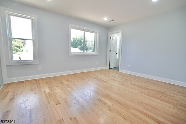 Building Photo - 226 Park Ave