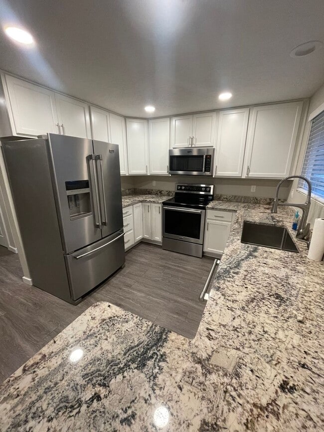 Building Photo - 61464 Little John Ln