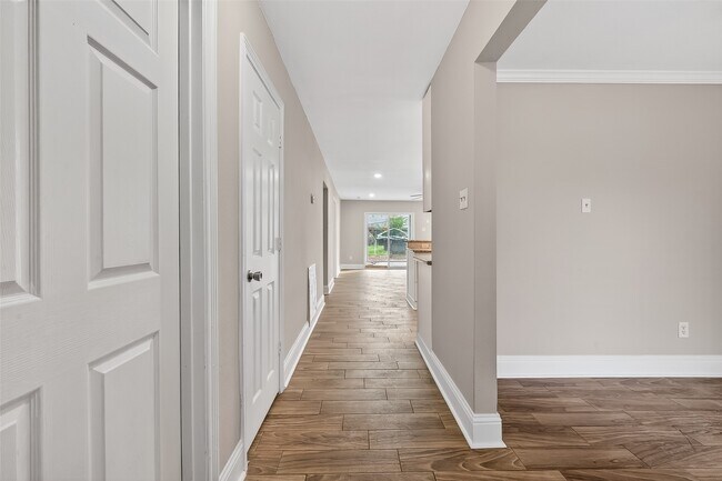 Building Photo - 11107 Cedarview Ln