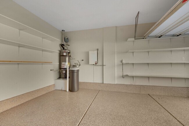 Building Photo - Southern Highlands: Spacious 4-Bedroom Home in a Gated Community with Upstairs Loft, Private Back...