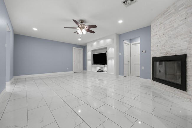 Building Photo - 15303 Tonya Dr