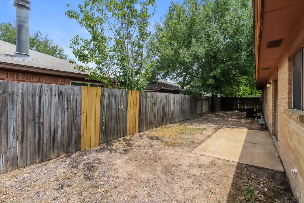 Building Photo - 20810 Union Park Dr