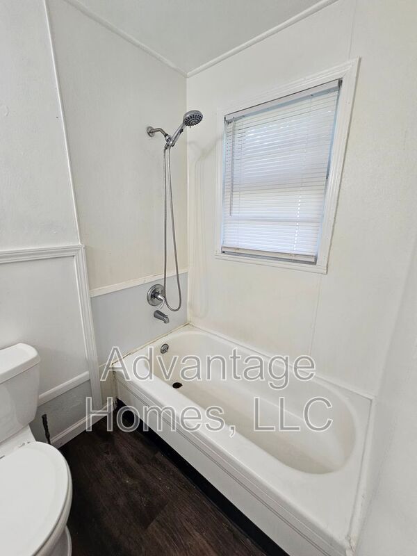 Building Photo - 1007 N Scott Ave