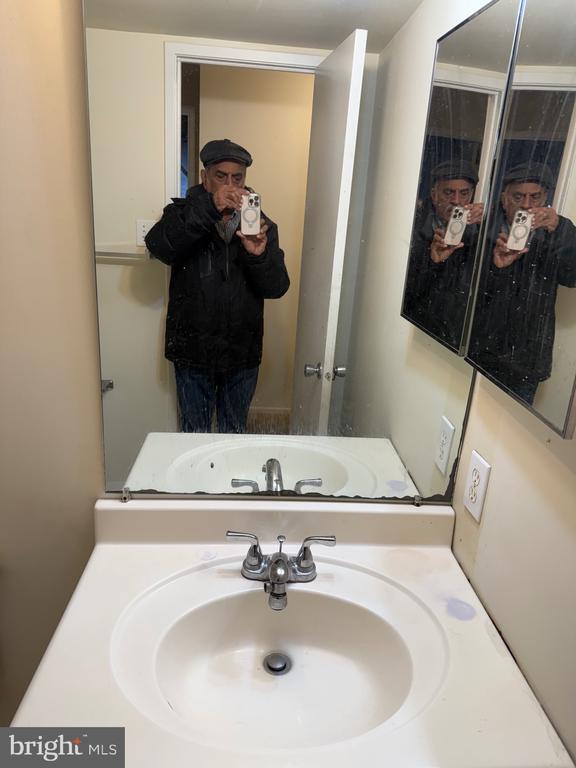 Building Photo - 503 Florida Ave