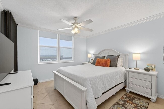 Building Photo - 9650 S Ocean Dr