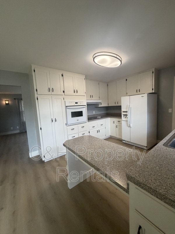 Building Photo - 915 Avenue F