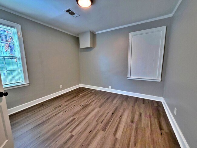 Building Photo - Cozy 3 Bedroom Home Ready for Move In!- $500 Rent Special!