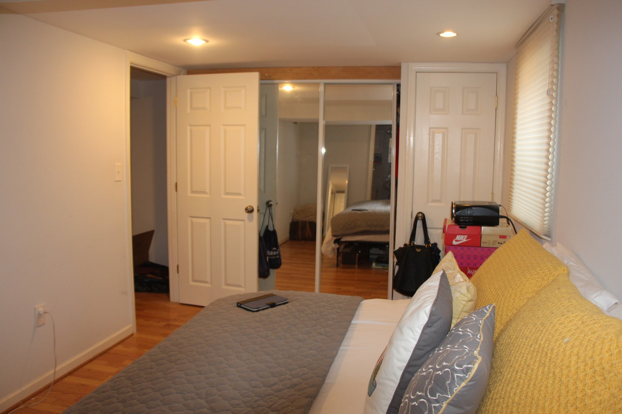 Building Photo - 635 N Nelson St