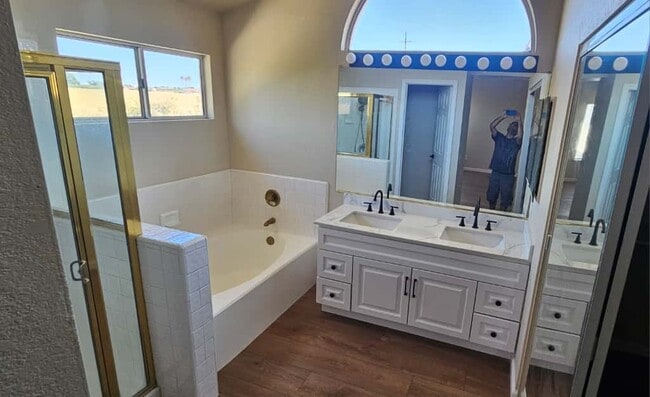 Building Photo - 270 Camelot Dr