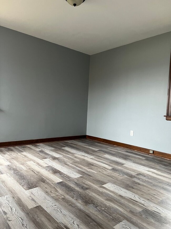 Building Photo - 3 Bedroom 2 Bathroom House in Lansing !!!!...