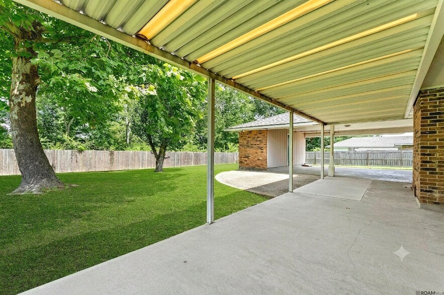 Building Photo - 6362 Westridge Dr