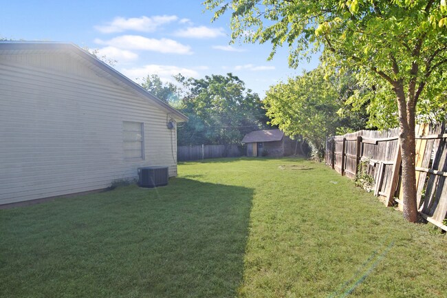 Building Photo - 311 Crockett Dr