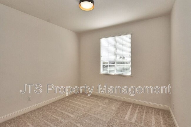 Building Photo - 3403 Oselot Way