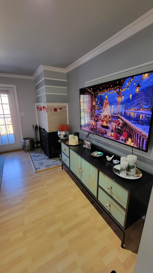 Building Photo - 780 River Rd