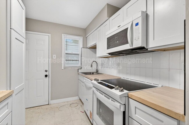 Building Photo - 7431 Esterbrook Dr