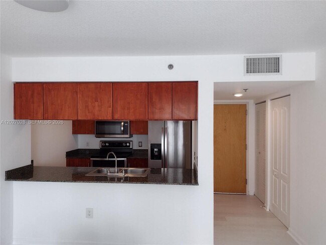 Building Photo - 1200 Brickell Bay Dr