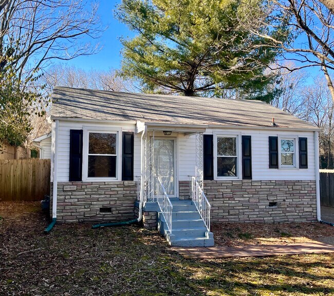 Building Photo - 2221 Sadler Ave