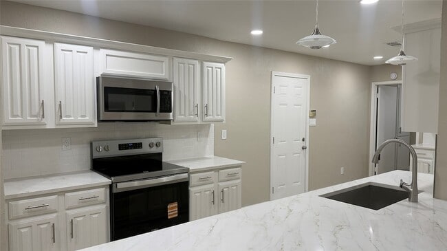 Building Photo - 1413 Colmar Dr