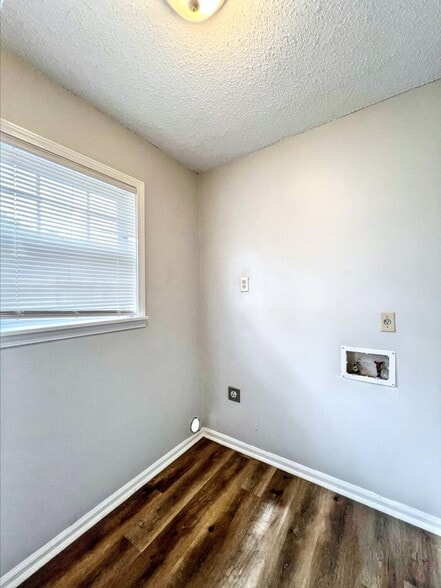 Building Photo - 6630 Hampstead Cove