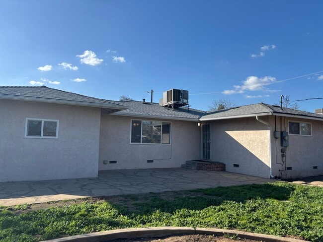 Building Photo - Updated 3 bedroom 2 bathroom home with large backyard, corner lot, close to shopping and schools ...