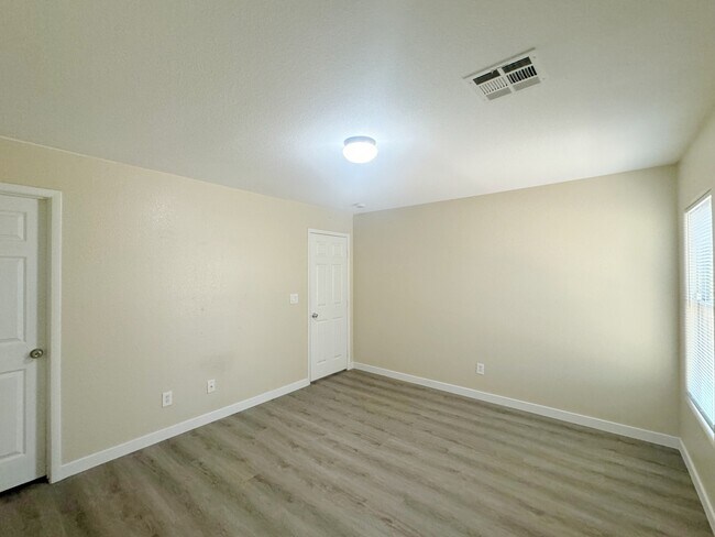 Building Photo - 8305 Golden Amber St