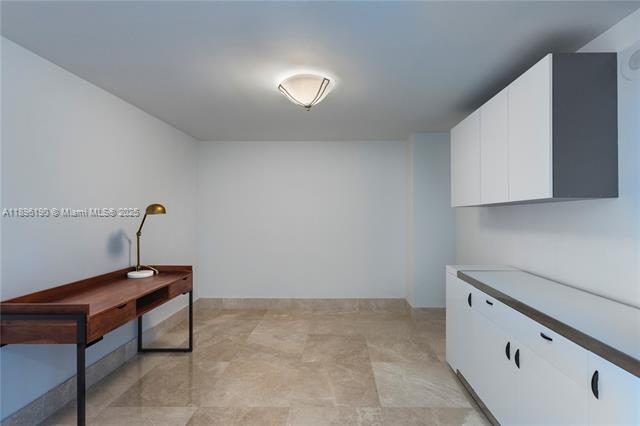 Building Photo - THE BENTLEY BAY CONDO