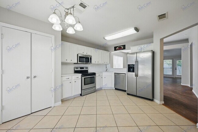 Building Photo - 1012 Waterview Dr