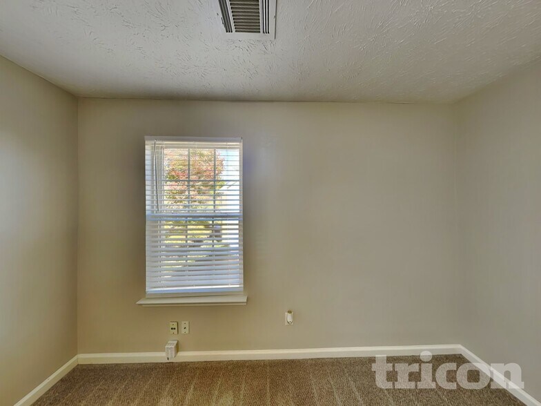 Building Photo - 988 Winding Down Way