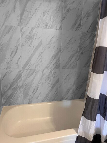 Building Photo - 1840 Burton Dr