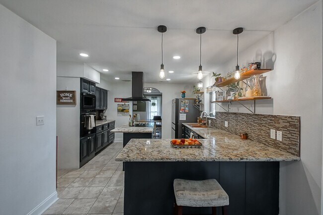 Building Photo - 12723 Pleasant Ridge Dr