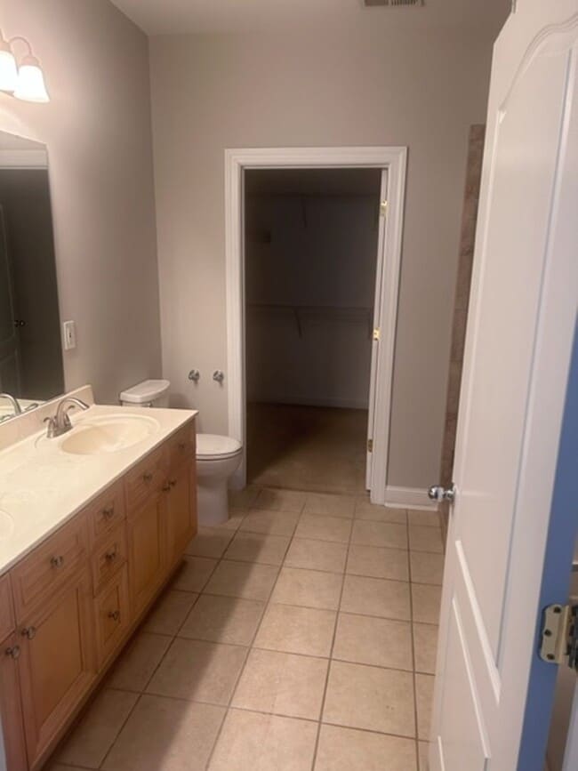 Building Photo - 3 Bedroom Condo in Desireable Dilworth!