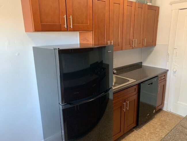 Building Photo - Sunny 1-Bed, 1-Bath in Fenway