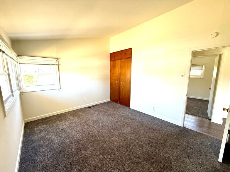 Building Photo - 633 Windsor Ave