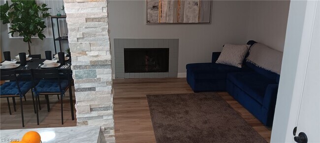 Building Photo - 5045 Spencer St