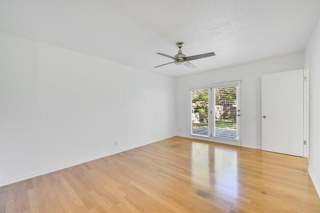 Building Photo - 11803 Broad Oaks Dr