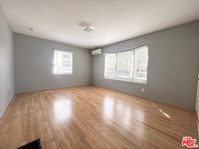 Building Photo - 940 Milwood Ave