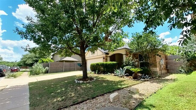 Building Photo - 2708 Kingsland Way