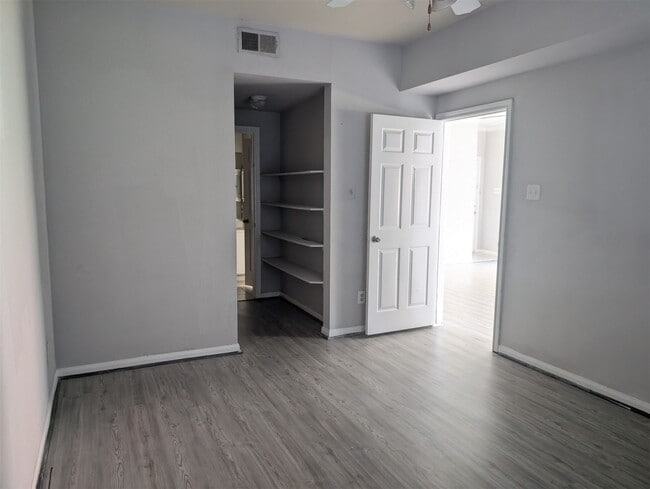 Building Photo - 6289 Wilcrest Dr
