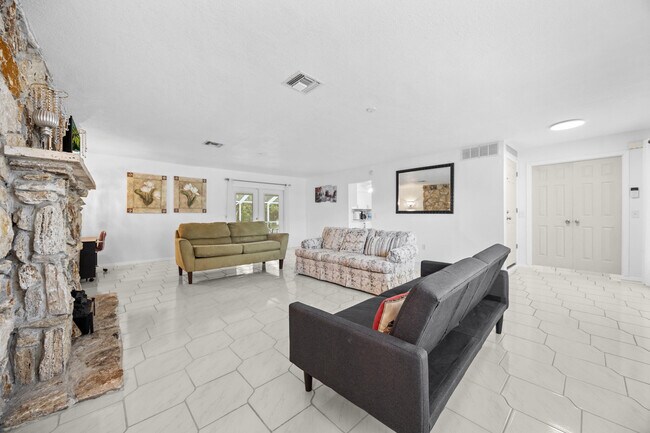 Building Photo - 1742 W Terrace Dr