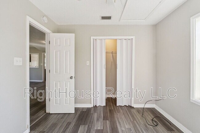 Building Photo - 40542 W 3rd Ave