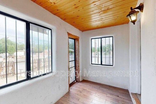 Building Photo - 1630 Griegos Rd NW