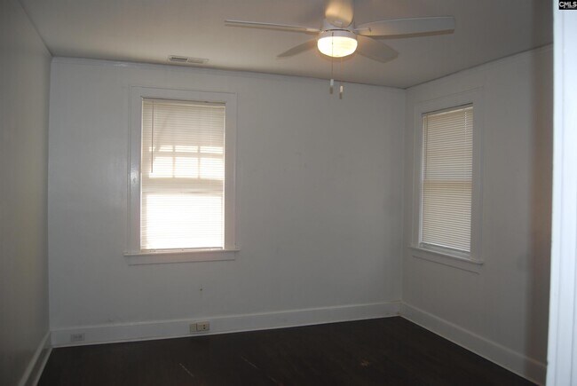 Building Photo - 1527 Gladden St