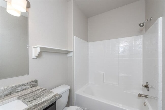 Building Photo - 707 Dominik Dr