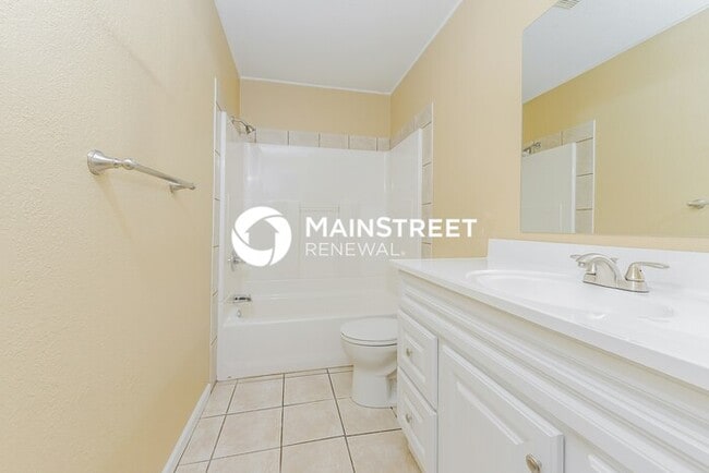 Building Photo - 4 Bedroom Pet-Friendly Home in Leavenworth, KS with Main Street Renewal