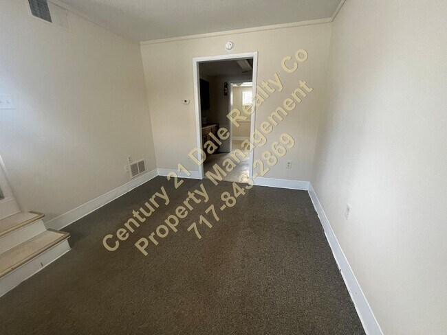 Building Photo - One Level Two bedroom home in York Suburban School District