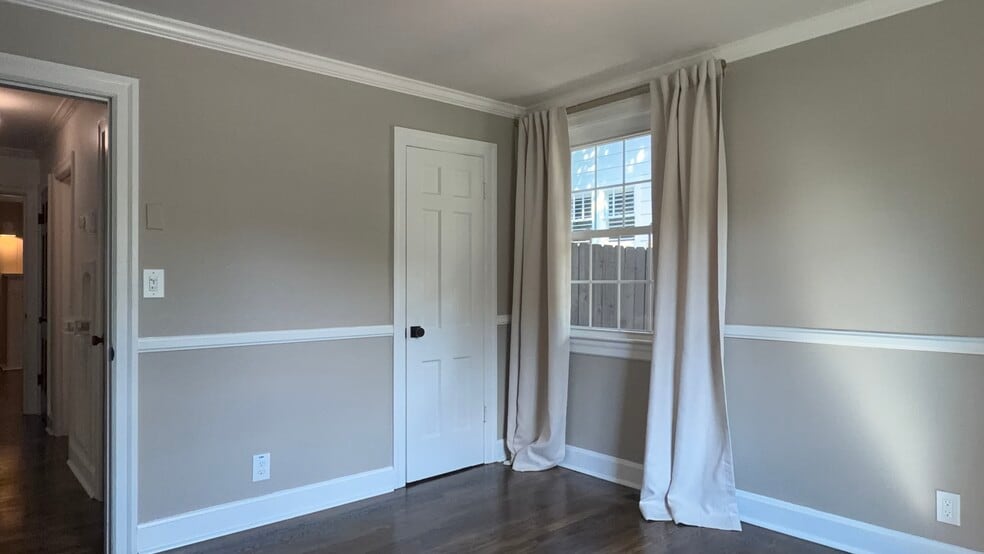 Front bedroom - 2602 W Linden Ave