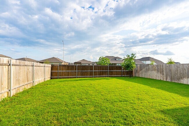 Building Photo - Beautiful 4 Bedroom, 2.5 Bathroom home in Manor!!!