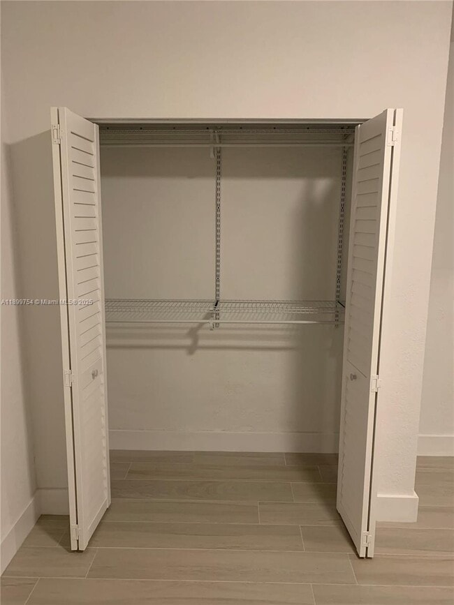 Building Photo - 712 SW 56th Ave