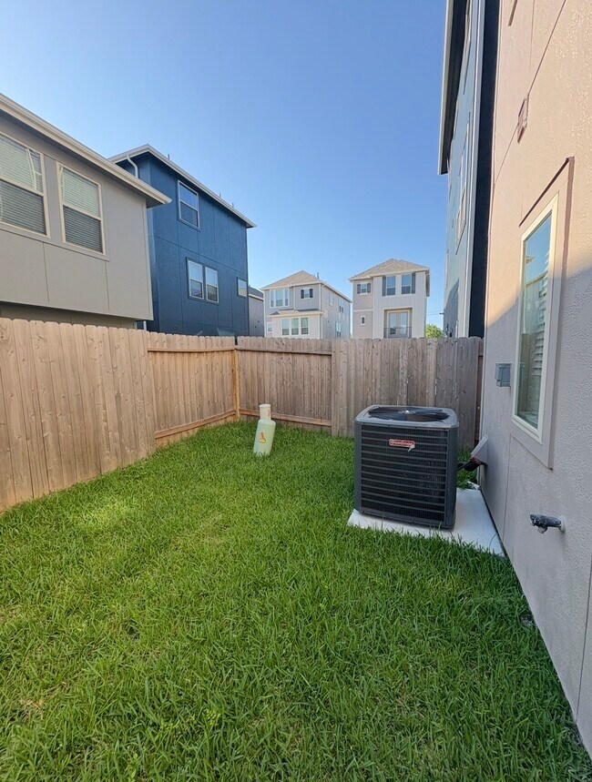 Building Photo - 11904 Lawton Creek Ln