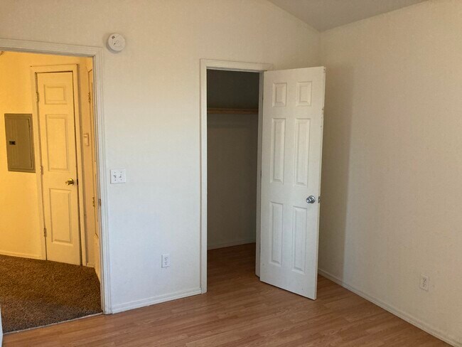 Building Photo - 1654 Exeter Dr
